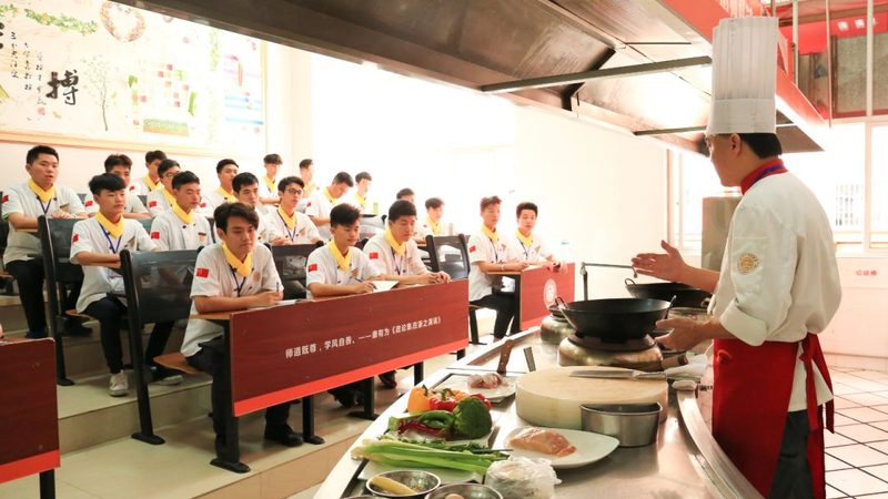 智能火锅餐饮供应链：揭秘其背后的高效与安全**